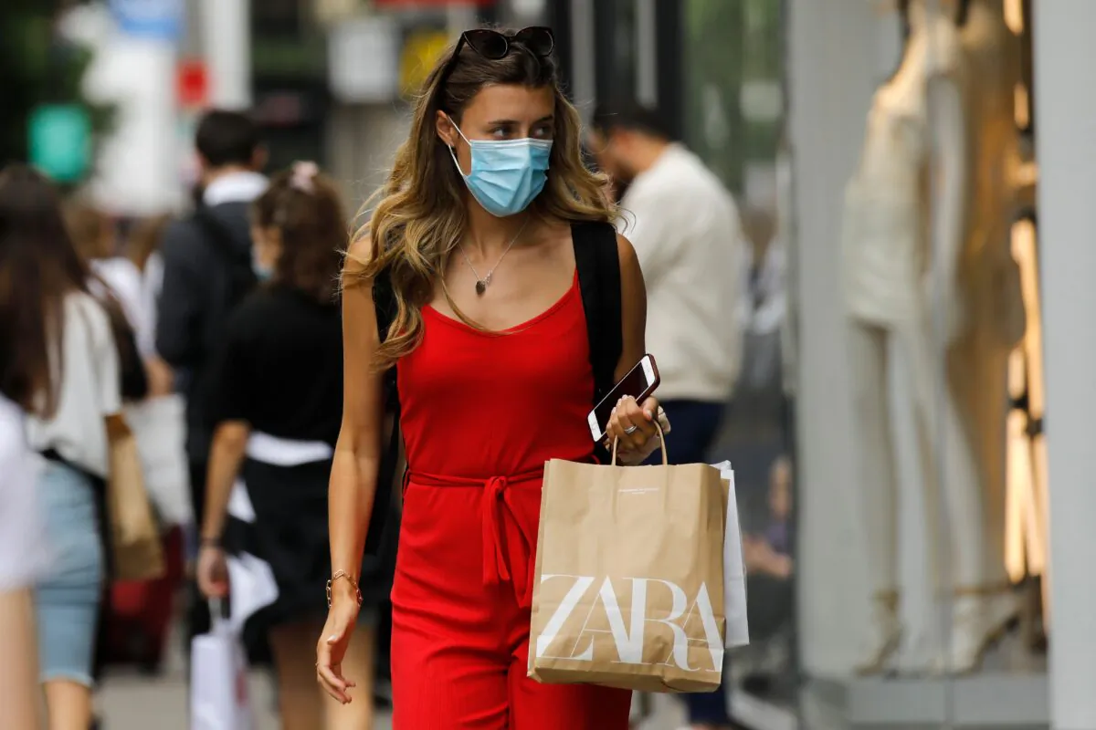 A shopper wears a face mask on Oxford Street om London on July 24, 2020. (Tolga Akmen/AFP via Getty Images)