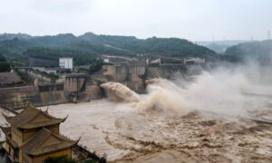 China In Focus (Aug. 7): Third Wave of Flooding Forms in the Yellow River