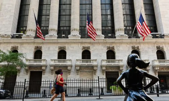Chinese Firms Consider Delisting From NYSE, Nasdaq as US Pressure Grows