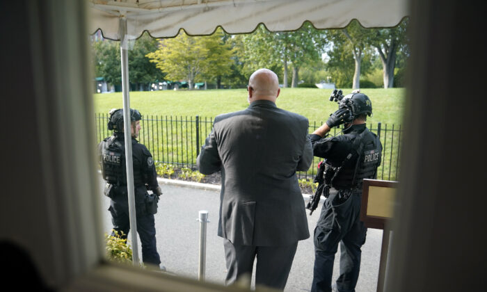 U.S. Secret Service Police stand outside the James Brady Press Briefing Room at the White House, on Aug. 10, 2020, as a news conference by President Donald Trump was paused. (Andrew Harnik/AP Photo)