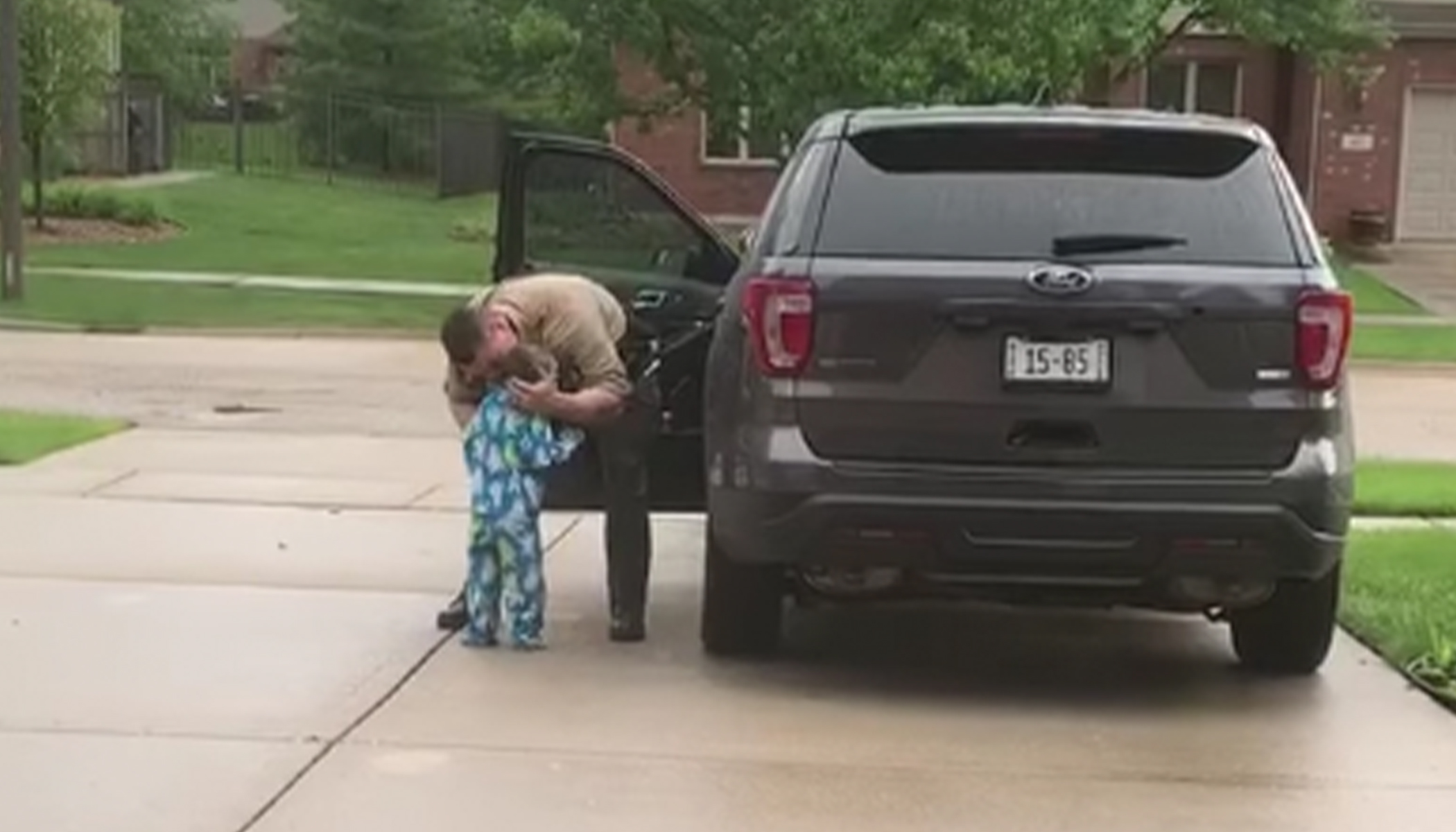 Just One More Kiss Heartwarming Video Shows An Officer Saying Goodbye To Son Before Work