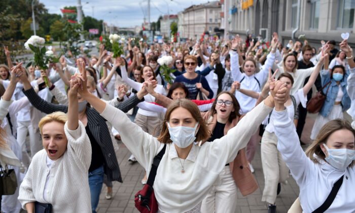 Hundreds in Belarus Protest Election Results, Police Crackdown