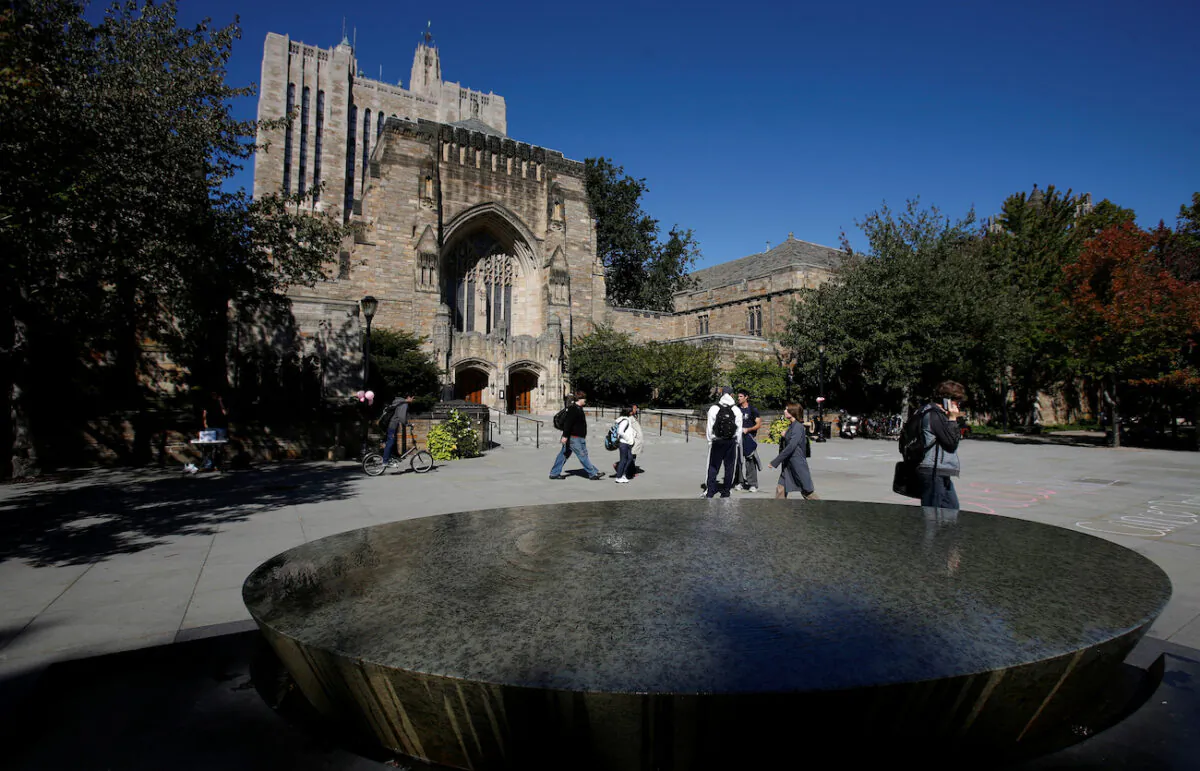 Students walk on the campus of Yale University in New Haven, Conn., on Oct., 2009. (Shannon Stapleton/Reuters)