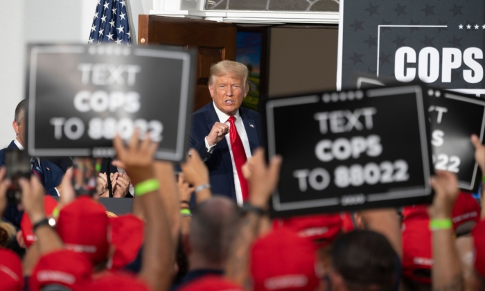 Largest New York City Police Union Endorses Trump