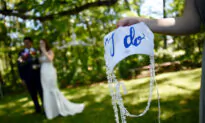 Kentucky Photographer Wins Right to Refuse Service to Same-Sex Couples