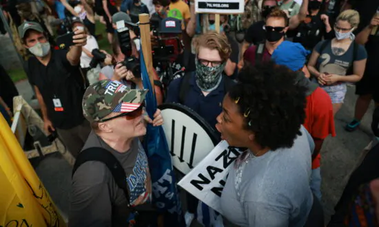 Police Arrive in Force to Disperse Rally for Georgia Confederate Monument
