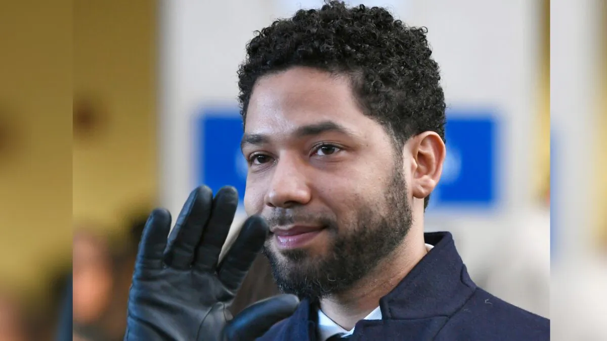 Actor Jussie Smollett smiles and waves to supporters before leaving Cook County Court after his charges were dropped in Chicago, Ill., on March 26, 2019. (Paul Beaty/AP Photo)