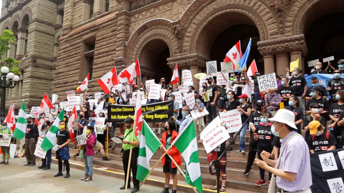 People rally in support of Hong Kong in downtown Toronto on Aug. 16, 2020. Rallies were held in nine cities across Canada to call on Ottawa to take “immediate action” to respond to the crisis in Hong Kong since the implementation of Beijing’s national security law. (NTD Television)