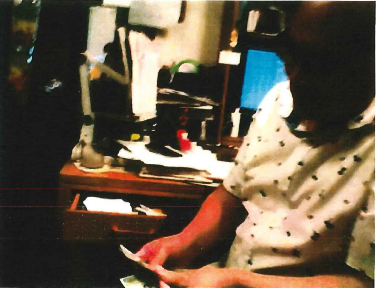 Alexander Ma counting cash given by an undercover FBI officer during a meeting in Aug. 2020. (FBI Affidavit)