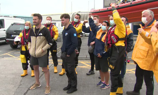 Irish Fishermen Find 2 Paddleboarders Clinging to Lobster Pot Missing at Sea for 15 Hours