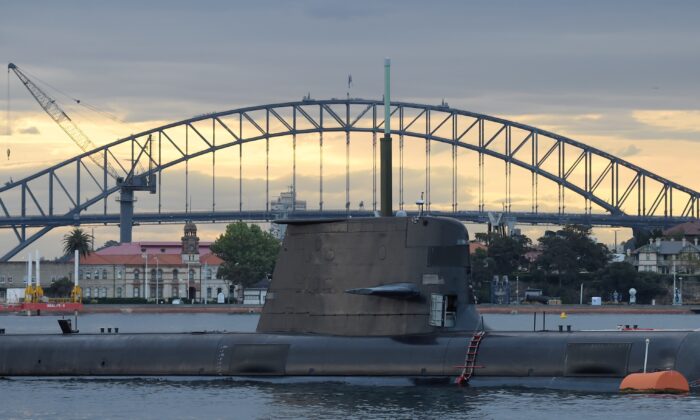 A Royal Australian Navy diesel and electric-powered Collins Class submarine sits in Sydney Harbour on Oct. 12, 2016. (Peter Parks/AFP via Getty Images)