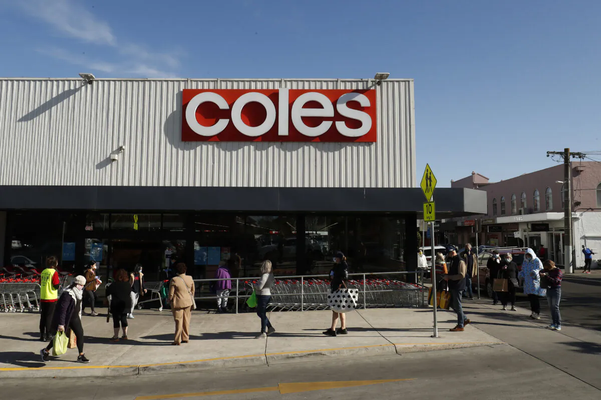 People line up outside a Coles supermarket in Malvern in Melbourne, Australia on Aug 2, 2020. (Darrian Traynor/Getty Images)