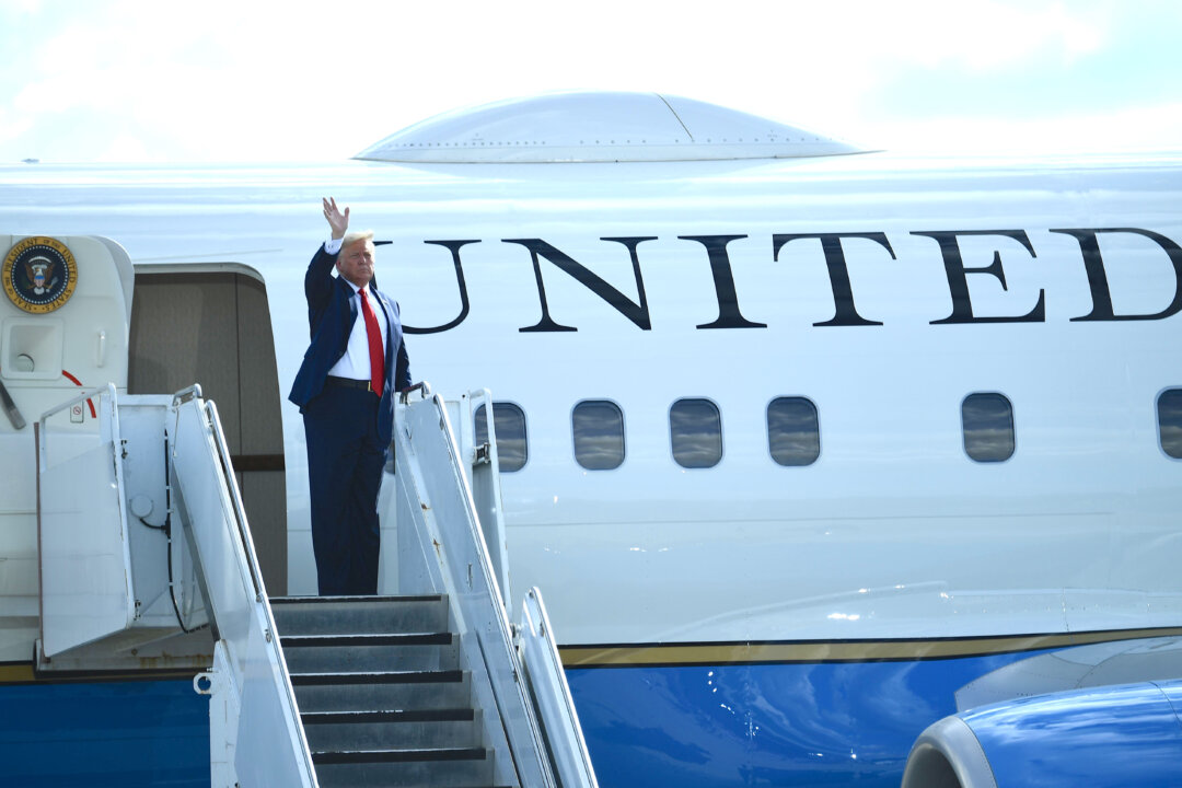 Pentagon Investigating After Object Seen Near Air Force One