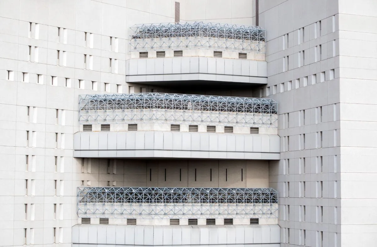 An outside view of the Metropolitan Detention Center in Los Angeles, on May 12, 2020. (Valerie Macon/AFP via Getty Images)