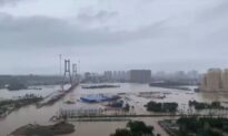 China: Water Rises to Second Floor as Authorities Discharge Flood Upstream