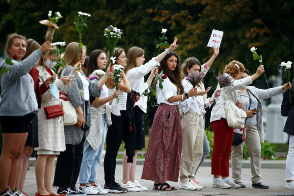 Women hold flowers-protests-Belarus