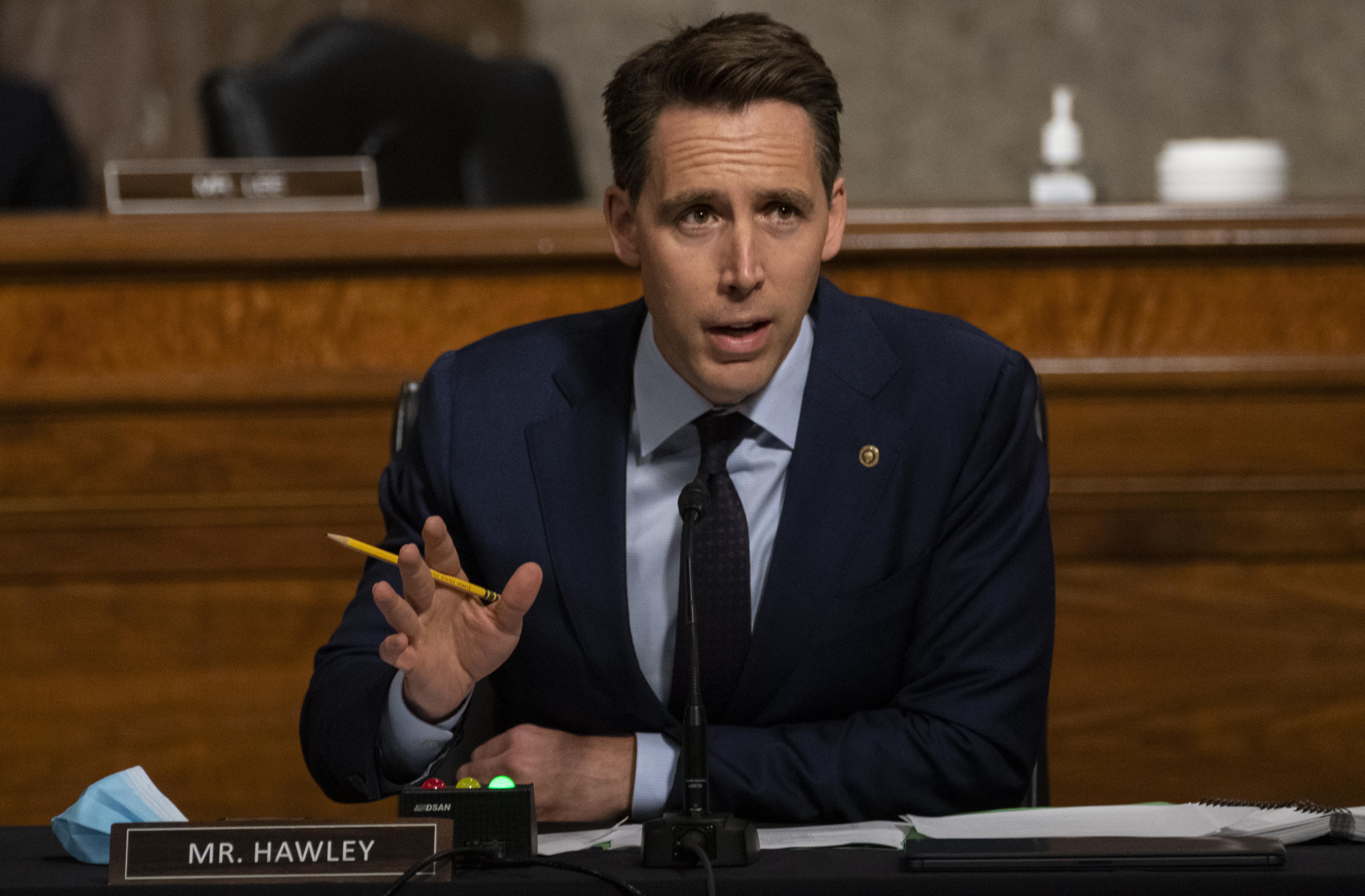 EXCLUSIVE: Sen. Josh Hawley Responds to Jan. 6 Criticism: 'I Don't Regret Anything I Did That Day' - Vimarsana News