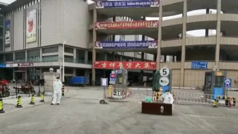 Residents in ‘Closed-Off’ Communities in Dalian Are Running out of Food