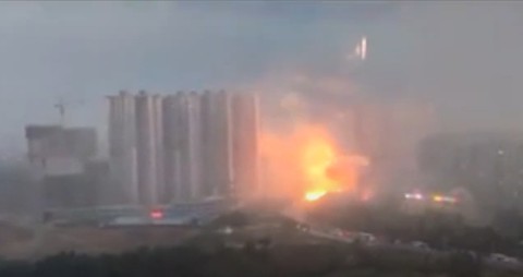 Terrifying Lightning Video from Northeastern China Shocks Netizens