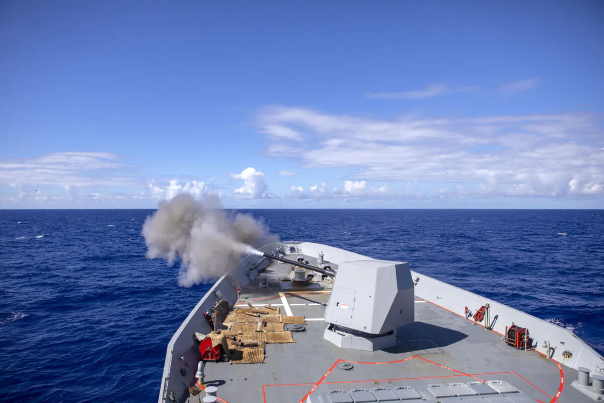 HMAS Hobart fires its 5-inch gun in the southern waters of Hawaii during Exercise RIMPAC 2020 on Aug. 17, 2020. (Australian Department of Defence)