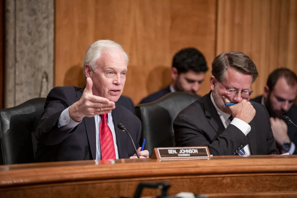 Then-Senate Homeland Security and Governmental Affairs Chairman Ron Johnson (R-Wis.), left, and ranking member Sen. Gary Peters (D-Mich.), right, in Washington during a hearing on Dec. 18, 2019. (Samuel Corum/Getty Images)