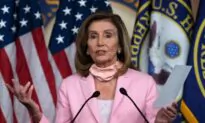 Pelosi Signals No Relief for Airlines, Stimulus Payments Without Larger Deal
