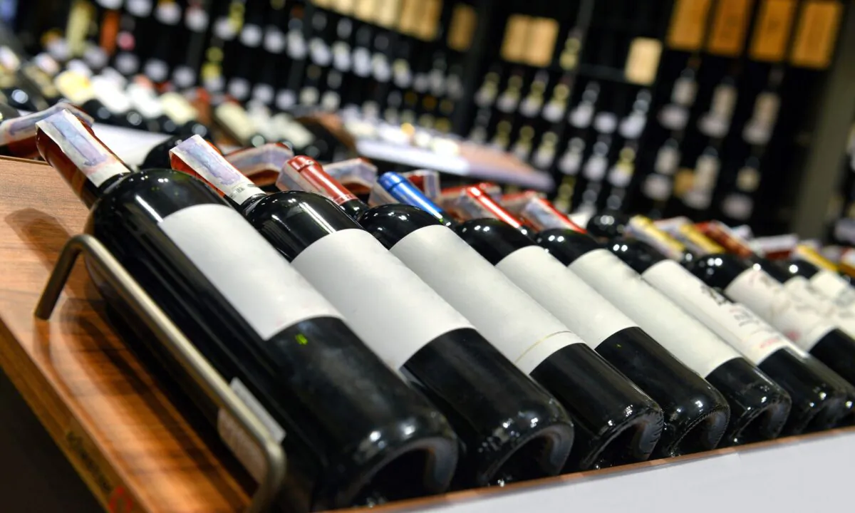 With closeouts becoming more and more popular these days, closeout bins can be a bargain hunter's treasure chest—if you know what to look for.(Kaband/Shutterstock)
