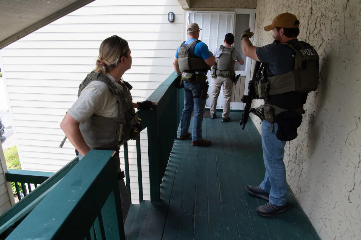 Law enforcement officers carry out "Operation Not Forgotten," a missing child mission led by the US Marshals and other agencies, in Georgia in August 2020. (Shane T. McCoy/US Marshals/CC BY 2.0)