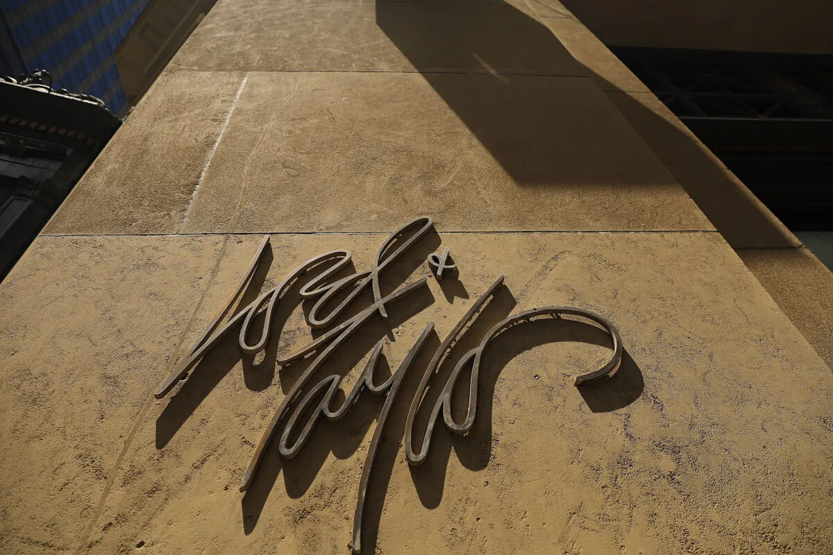 A Lord & Taylor sign is displayed on its flagship store on 5th Avenue in Manhattan on June 6, 2018 in New York City. The 192-year-old chain owned by Canada's Hudson's Bay Co has announced Tuesday it was closing 10 of its 50 stores, including its iconic 5th Ave location. (Spencer Platt/Getty Images)