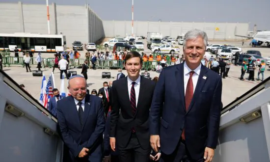 First Direct Israel-UAE Commercial Flight Lands in Abu Dhabi