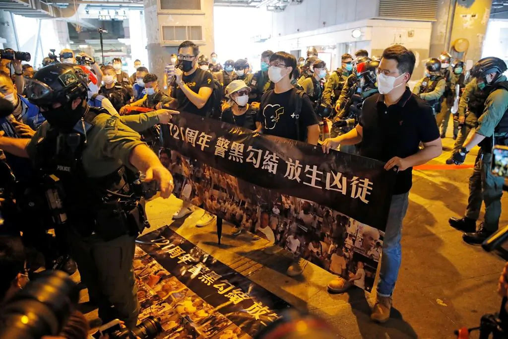Pro-democracy lawmakers Lam Cheuk-ting (L) and Andrew Wan Siu-kin (R) are accompanied with two victims who were injured in the Yuen Long subway attack at the subway station in Hong Kong, on July 21, 2020.  (The Canadian Press/AP/Kin Cheung)