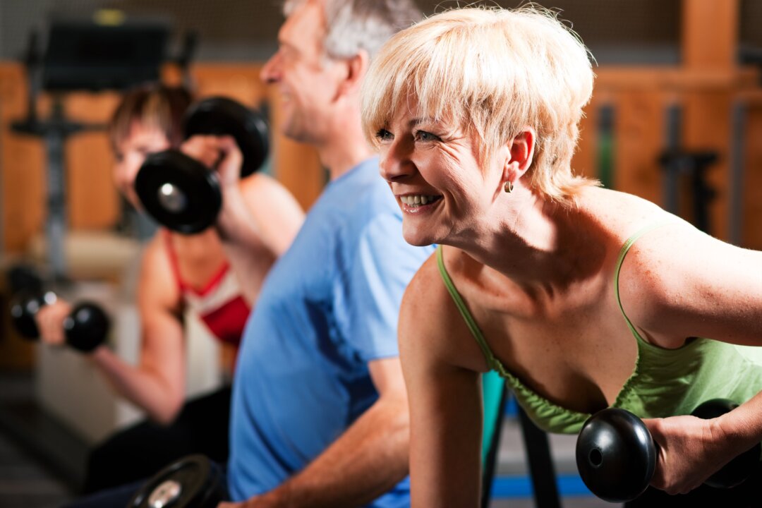 Resistance training can give older men and women similar muscle and strength gains. (Kzenon/Shutterstock)