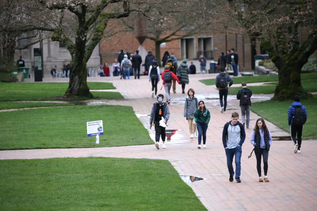 Students at the University of Washington are on campus for the last day of in-person classes, in Seattle on March 6, 2020. (Karen Ducey/Getty Images)