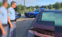 Kind Sergeant Helps Disoriented Elderly Driver Stranded With No Gas and Dead Cell Phone