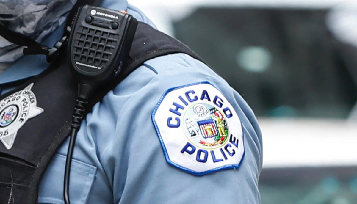 A Chicago police officer in a file photo. (Kamil Krzaczynski/AFP via Getty Images)