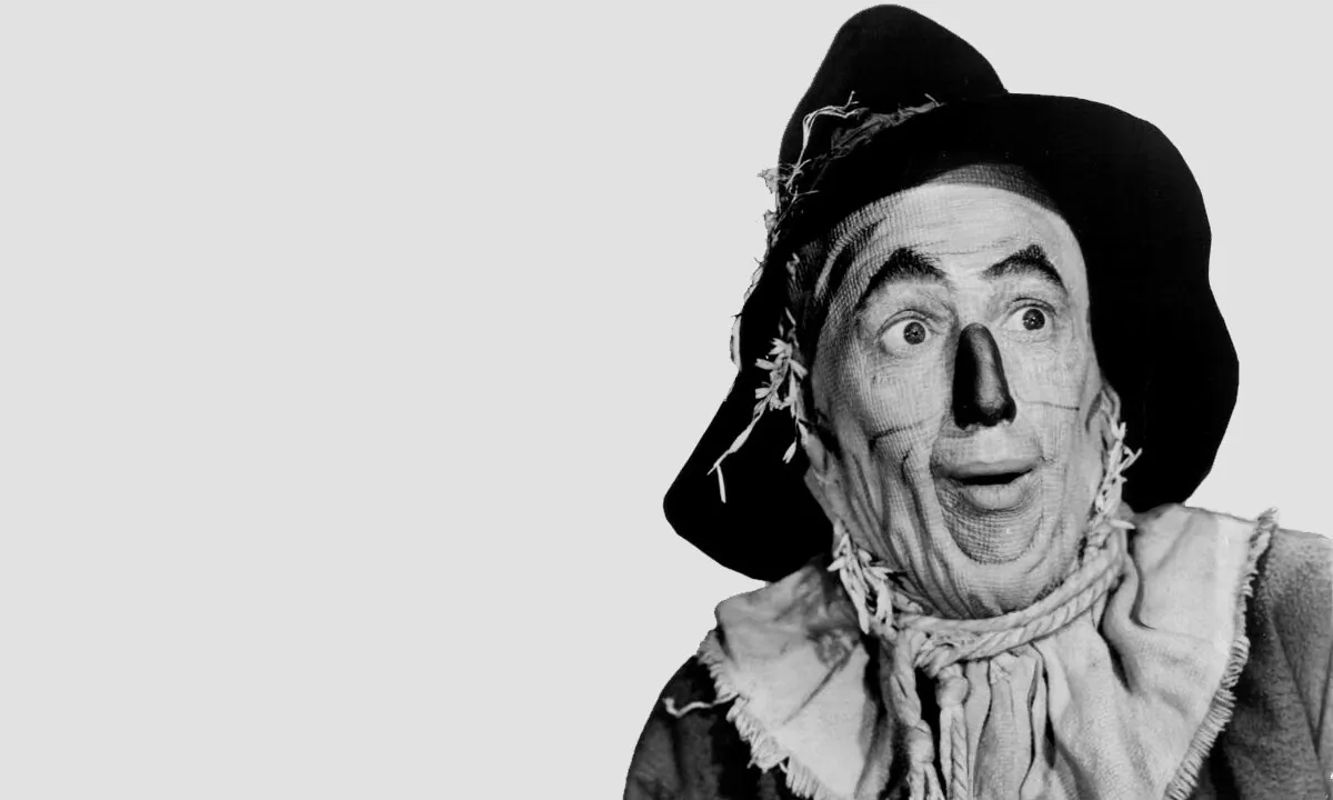 Publicity photo of actor Ray Bolger promoting his role as the Scarecrow in the 1939 feature film, “The Wizard of Oz.” (Public Domain)