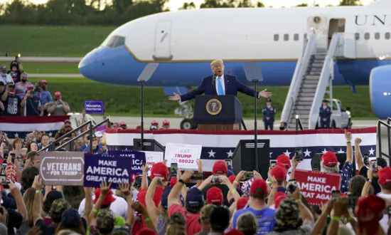 At Packed Rally in Pennsylvania, Trump Points to Concerns Over Unsolicited Mail Ballots