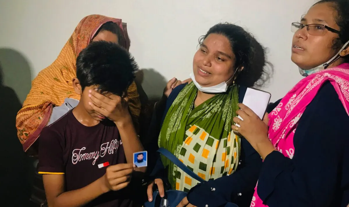 Doctors treat a burned Muslim worshipper in a hospital in Dhaka, Bangladesh, Saturday, Sept. 5, 2020. (Abdul Goni/AP photo)