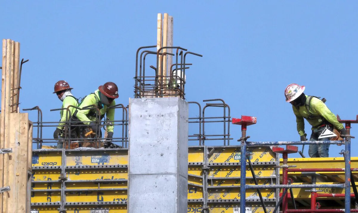 Construction workers are seen on a job site in Miami, Fla., on Sept. 4, 2020. (Joe Raedle/Getty Images)