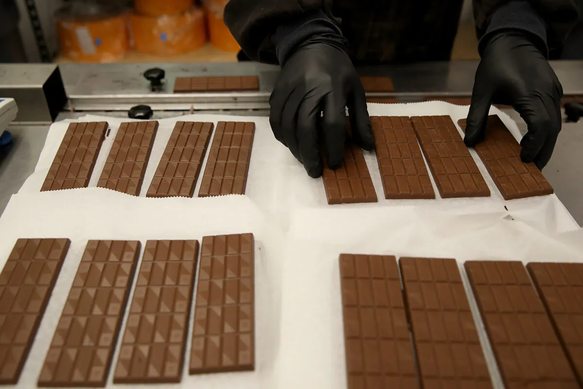 A worker prepares to package freshly made marijuana infused chocolate bars at Kiva Confections in Oakland, California on Jan. 16, 2018. (Justin Sullivan/Getty Images)
