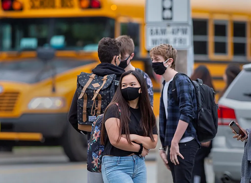 Students arrive at Dartmouth High School in Dartmouth, N.S. on Sept. 8, 2020. (Andrew Vaughan/The Canadian Press)