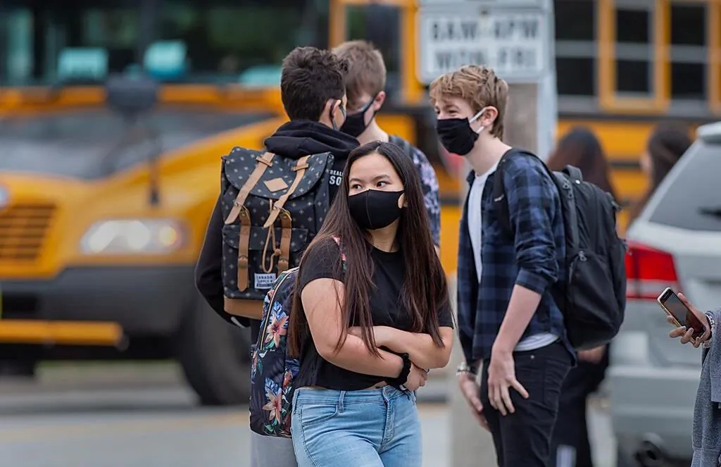 Students arrive at Dartmouth High School in Dartmouth, N.S. on Tuesday, Sept. 8, 2020. Classes for the new school year are starting on schedule after an extended break due to the COVID-19 pandemic. THE CANADIAN PRESS/Andrew Vaughan