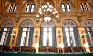 EU Warns UK on Commitments Ahead of More Brexit Trade Talks