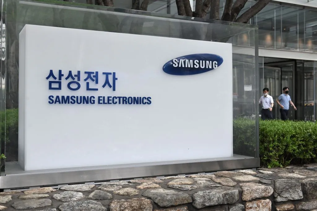 People walk past the logo of Samsung Electronics at the company's Seocho building in Seoul, South Korea, on July 30, 2020. (Jung Yeon-je/AFP via Getty Images)