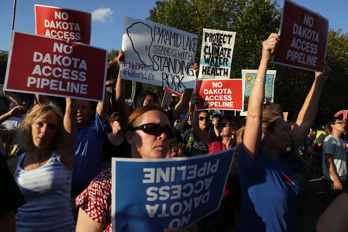 Activists gather in front of the White House during a rally against the Dakota Access Pipeline in Washington on Sept. 13, 2016. (Alex Wong/Getty Images)