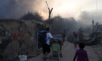 Fire Destroys Overcrowded Greek Refugee Camp, Forces Thousands to Flee
