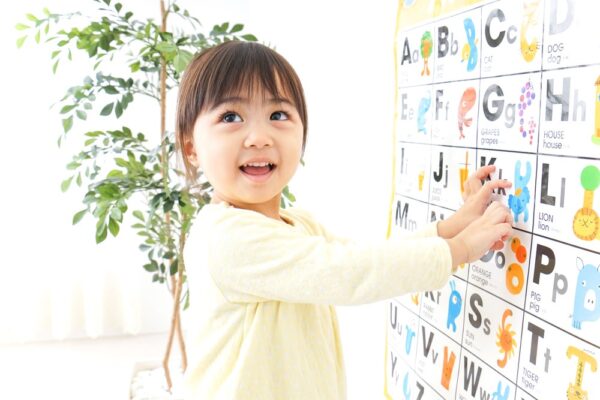 toddler learning a language