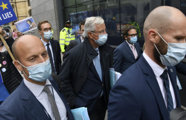 EU Chief negotiator Michel Barnier centre London