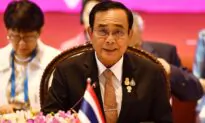 Hundreds of Protesters Clash With Police Near APEC Summit in Thailand
