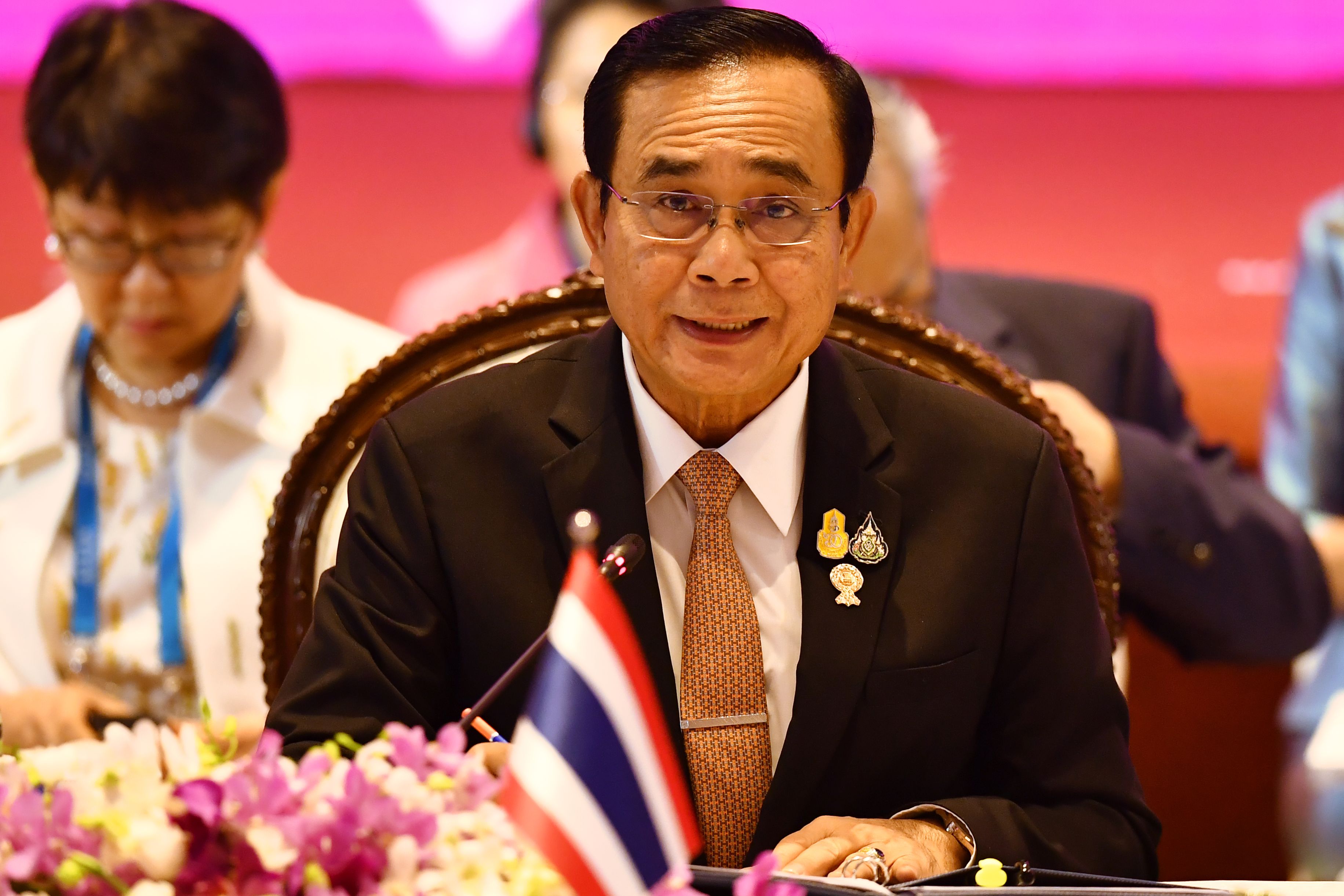 Hundreds of Protesters Clash With Police Near APEC Summit in Thailand - Vimarsana News
